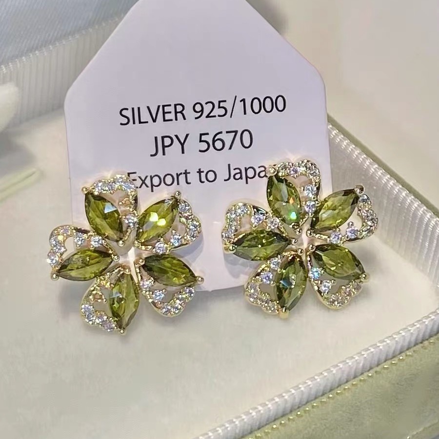 Ethnic Fashion Wear For Women - Anting-anting bunga zircon hijau zaitun gaya